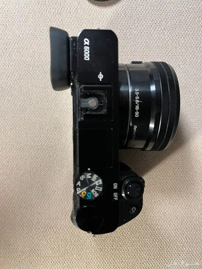 كاميرا سوني a6000 للبيع مستعجل 3