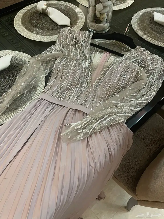 فستان باللون النود 2