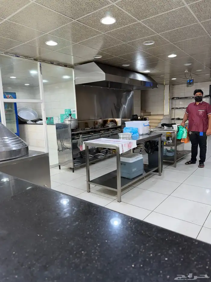 مطعم للتقبيل بجميع اغراضه 1