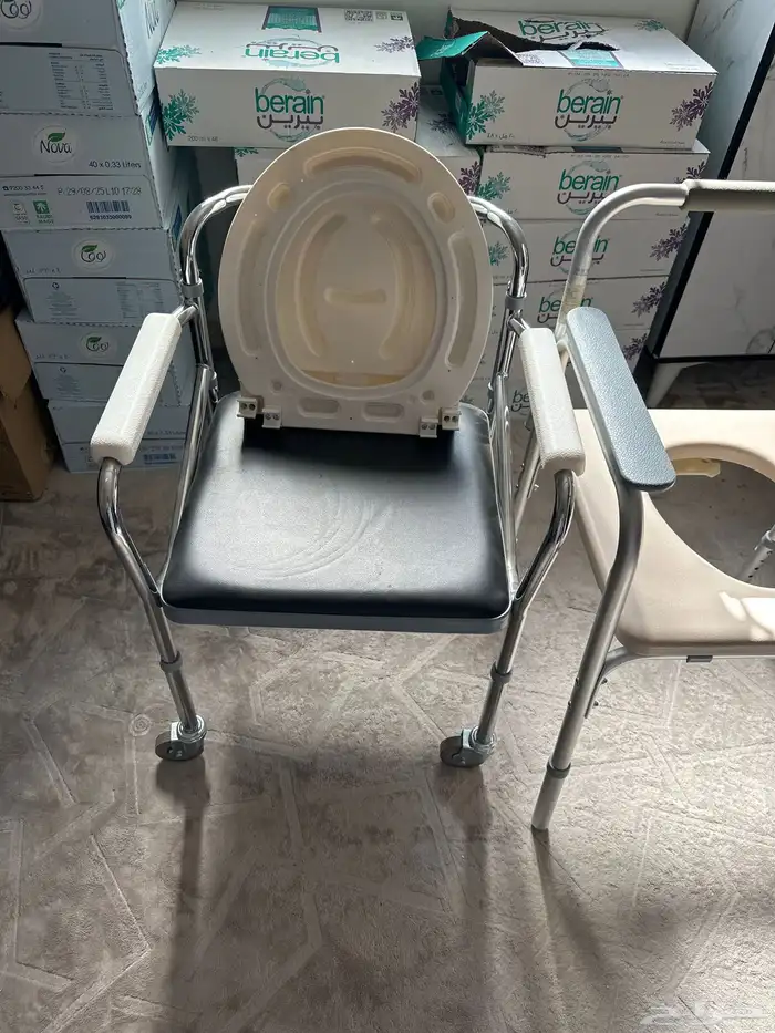 كرسي حمام لكبار السن بدون مقابل 1