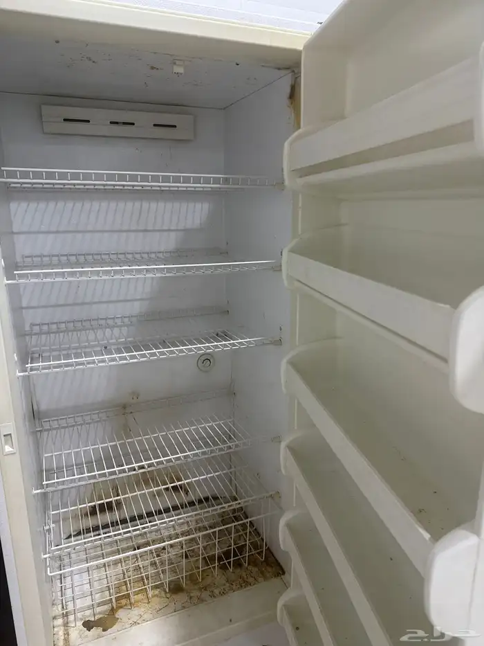 للبيع ثلاجه وفليزر 110 معها محول 200 2