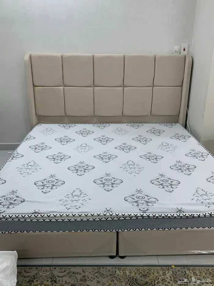سرير نفرين مترين في مترين وكنب ارضي مرتفع 2
