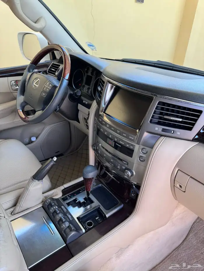 لكزس LX570 موديل 2010 فل DD 9