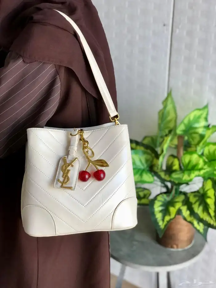 شنط ماركات متعدده وشنط مدرسيه ماركات متنوعه درجه أولى 16