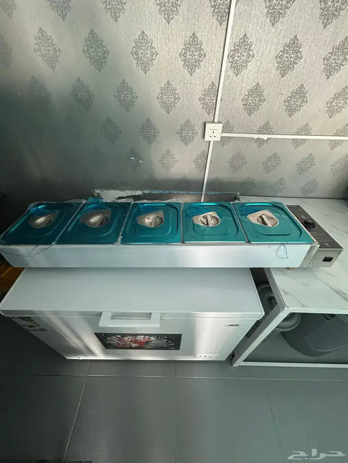 اغراض بوفيه بالكامل قز 3 عيون ومسخن غاز وكهرباء وطاوله وكنب 1