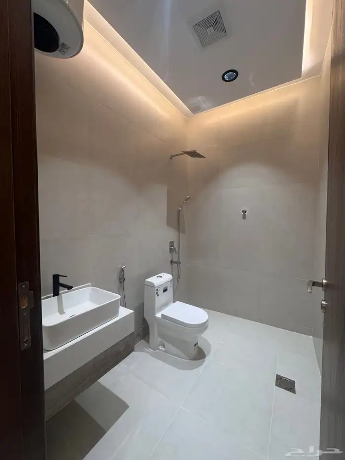 للبيع شقق دور ثانى مع ملحق وسطح حى الحسام مكتمل الخدمات 20