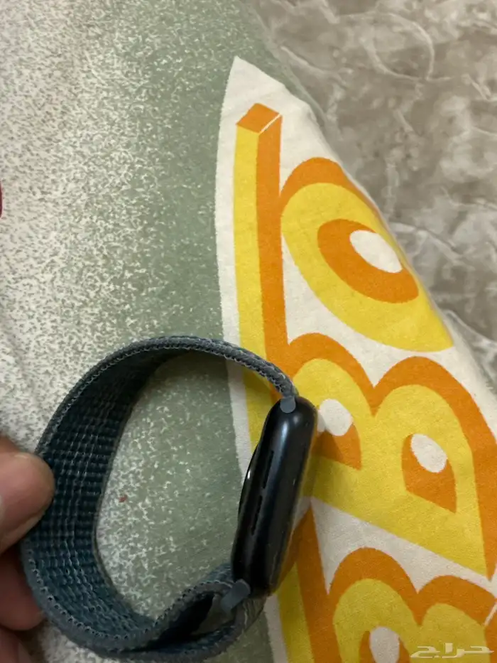 ساعة ابلwe نظيف جدا  استخدام خفيف بطارية 100 1