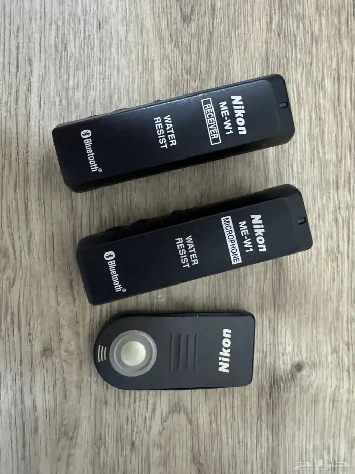 معدات تصوير كاميرا وعدساتها نيكون 5300 وفلاش ومايك لاسلكي 6