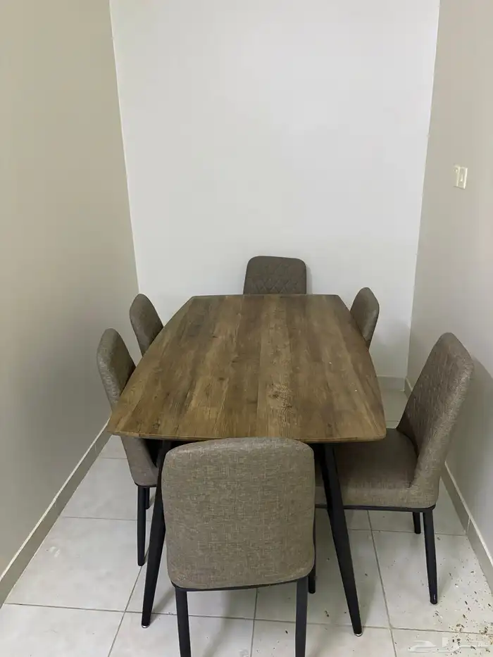 طاوله خشب شبه جديده و كراسي سته 1