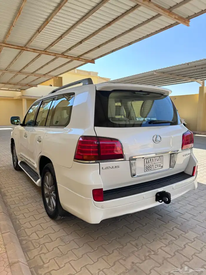 لكزس LX570 موديل 2010 فل DD 7