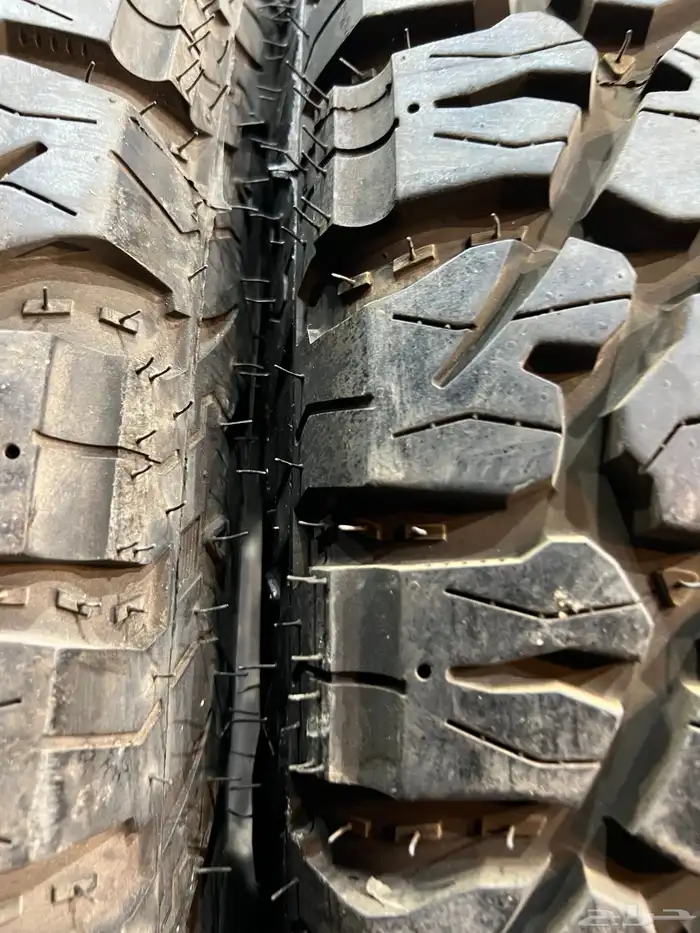 كفرات حجرية تاريخ 2025 مقاس 285 70 17 شبه الجديد عددهم 4 9