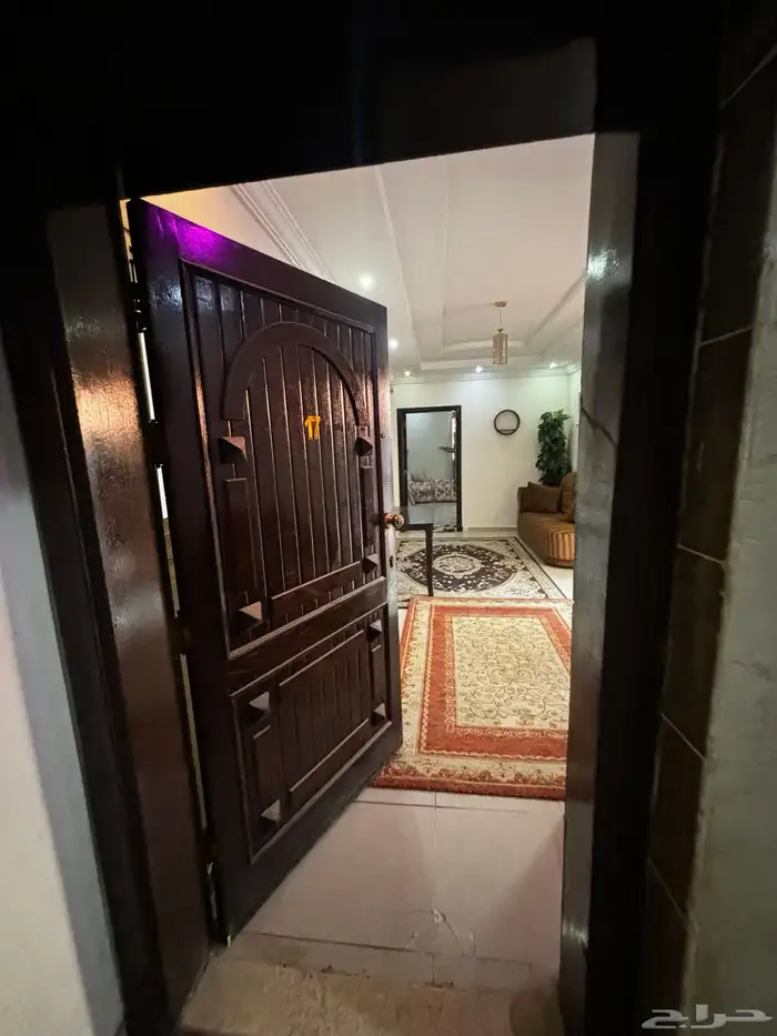 شقة روف 5 غرف موثثة مع سطح مستقل 1