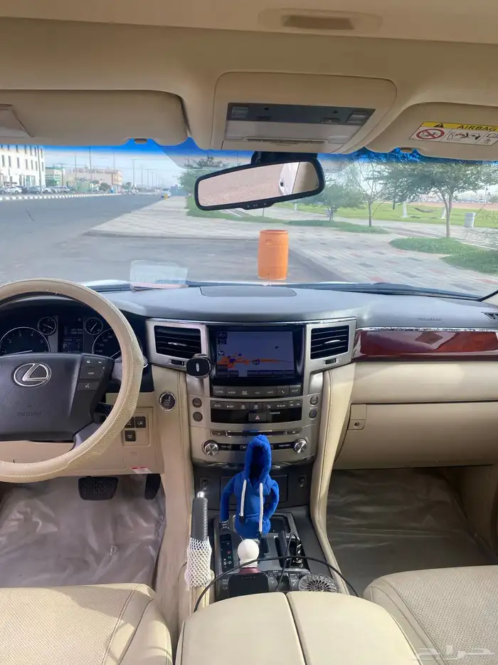 جيب لكزس فئه AA موديل 2013 8