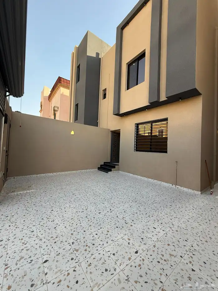 للبيع دور ارضى بحوش بمداخل مستقله ب 550 الف شمال الخميس 3