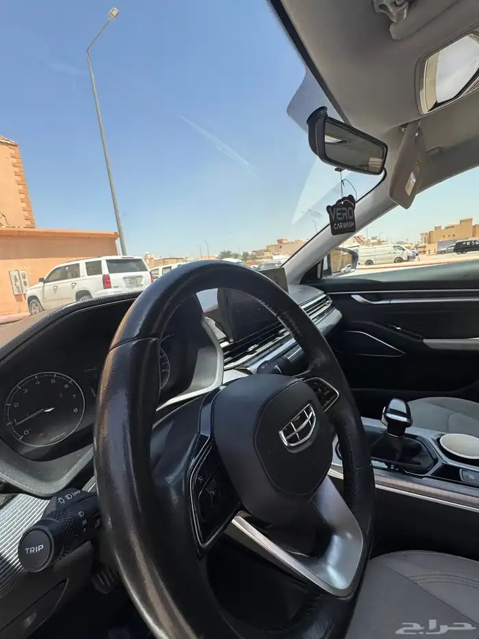 جيلي ام جراند 2023 13