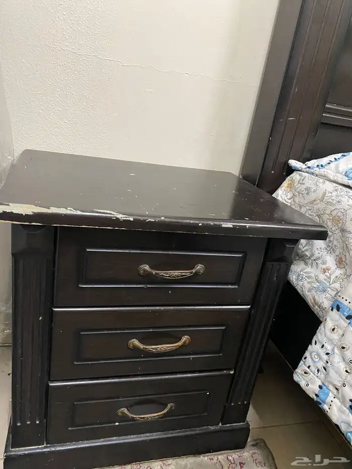 دولاب وسرير وتسريحه وكمودينه للبيع المستعجل 4