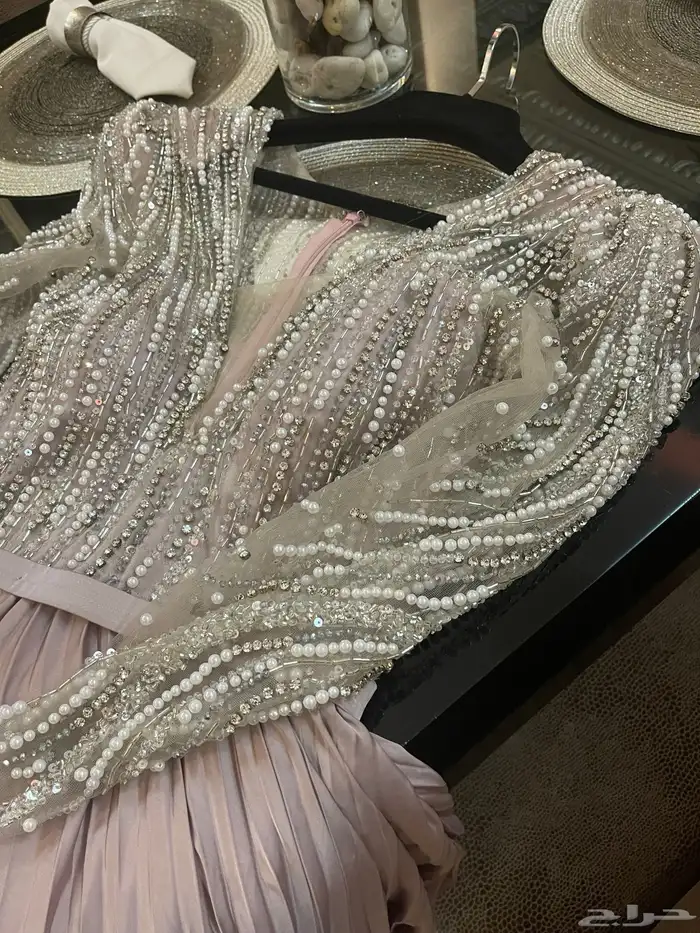 فستان باللون النود 1