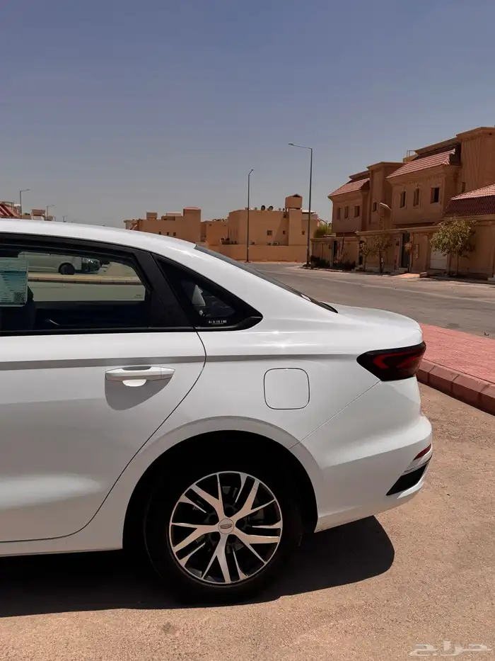 جيلي ام جراند 2023 7