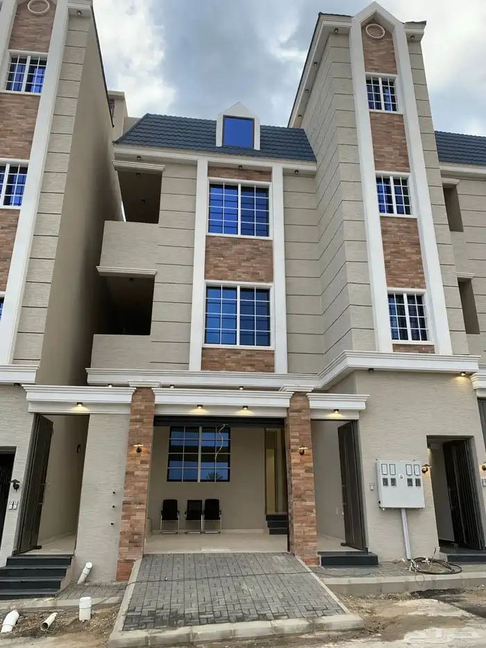 للبيع شقه ارضي بموقع ممتاز باقرب من الخدمات حي المعارض 0