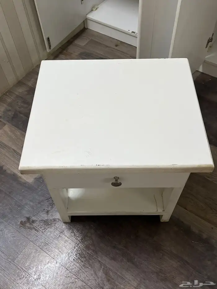 دولاب ملابس مع كرسي وطاولة وكومدينه 4