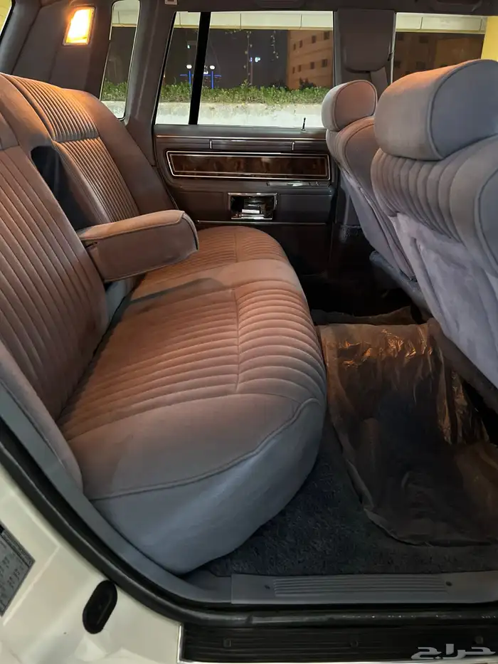 لينكون تاون كار 1983 مخزن كلاسيك سعودي وكالة ( تم البيع ) . 54