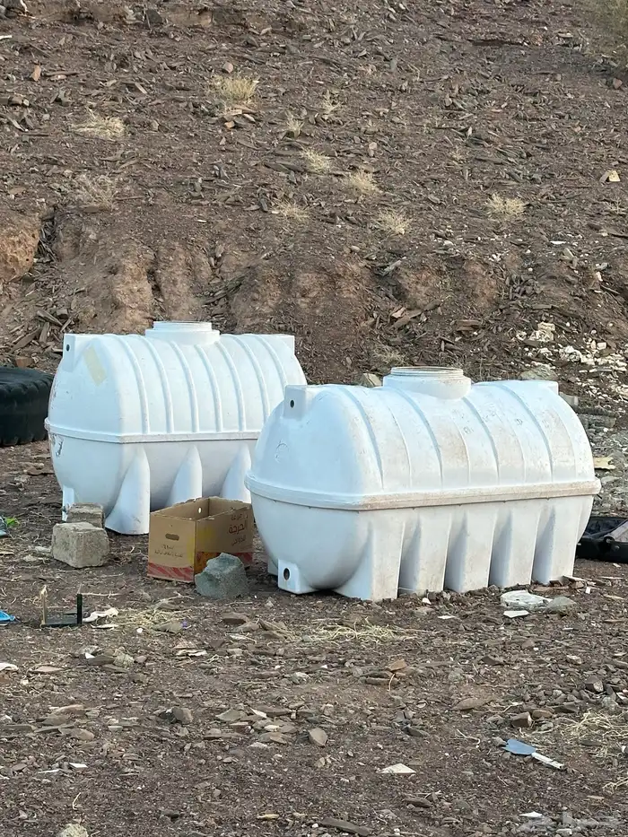 ثلاث خزانات فيبر خربانة للبيع الموقع وادي الفرع 1
