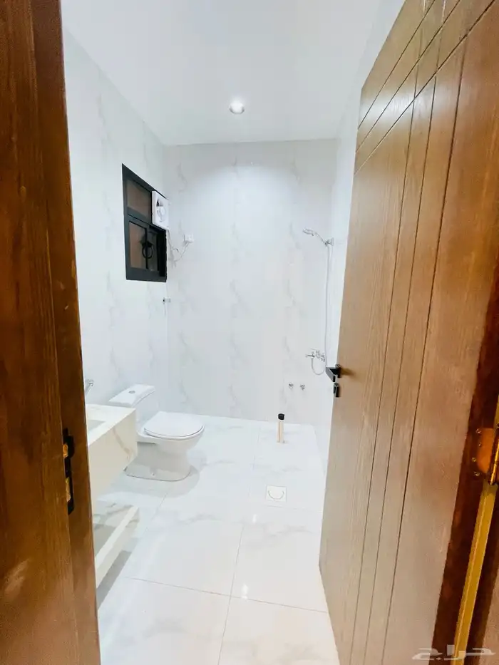 للبيع ادوار ارضي بحوش مدخل سيارة من 550 الف شمال الخميس 17