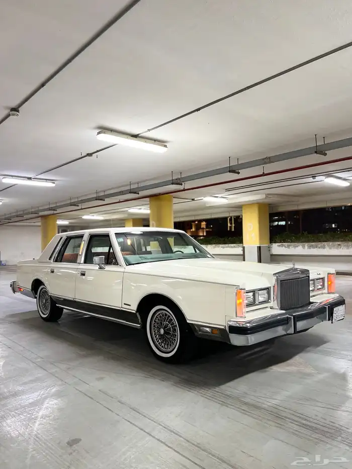 لينكون تاون كار 1983 مخزن كلاسيك سعودي وكالة ( تم البيع ) . 16