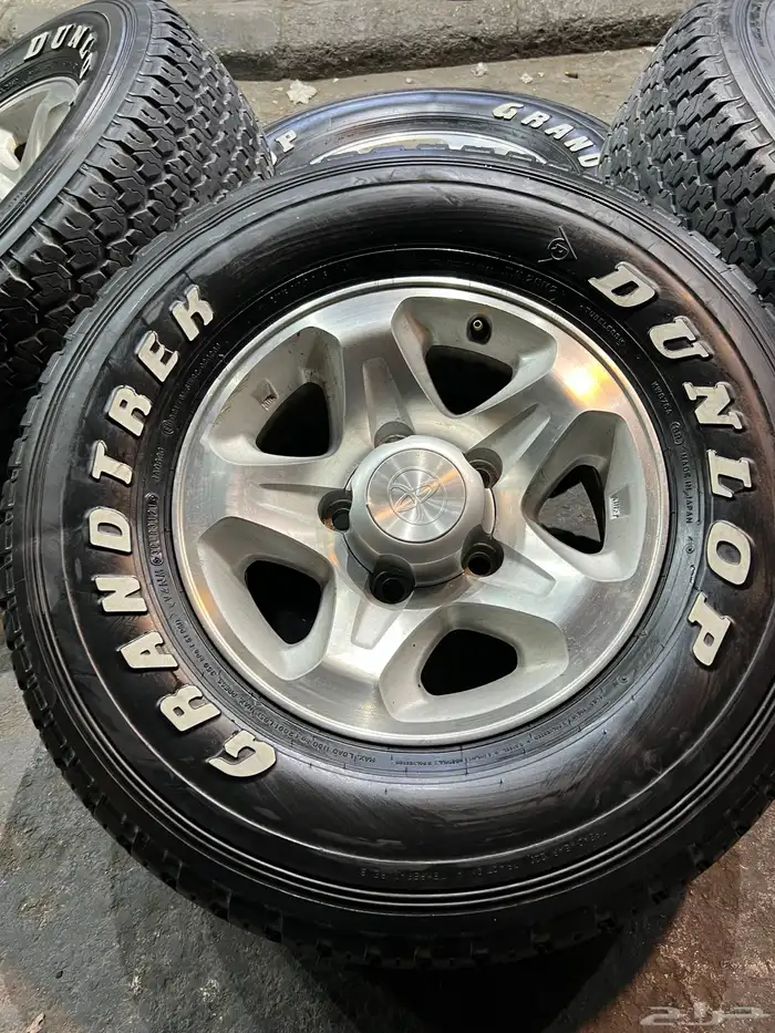 جنوط   رفرف مع كفرات دنلوب مقاس 275 70 16 تاريخ 21 1