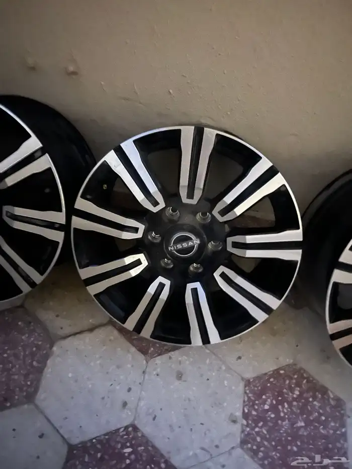 طقم جنوط باترول بلاتينيوم مقاس 18 نظيف 0