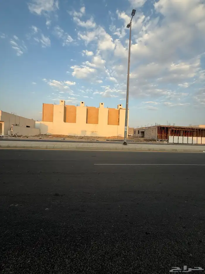 للبيع ارض تجارية في مخطط النبلاء م500 شارع 30م 13