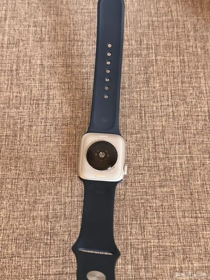 ساعة أبل se 4