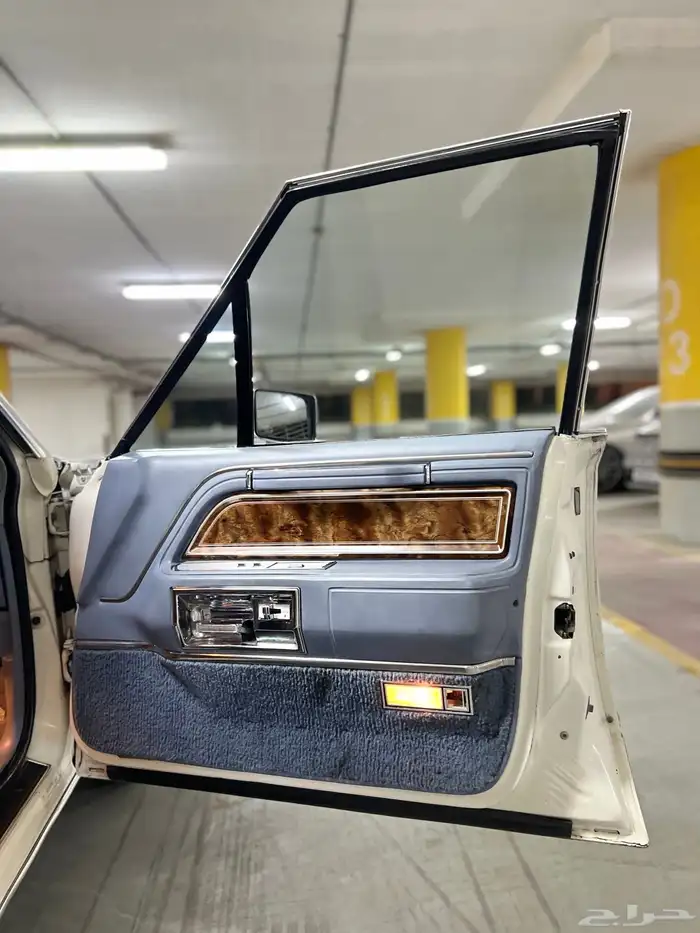 لينكون تاون كار 1983 مخزن كلاسيك سعودي وكالة ( تم البيع ) . 45