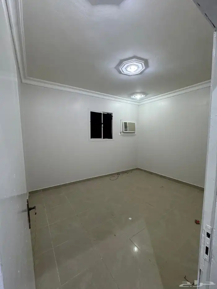 شقه عزاب غرفتين وحمام ومطبخ ( طويق ) 1