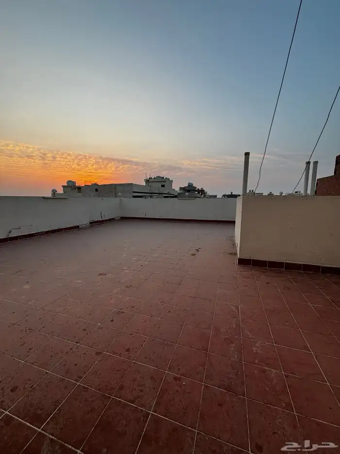 شقة روف 5 غرف موثثة مع سطح مستقل 2