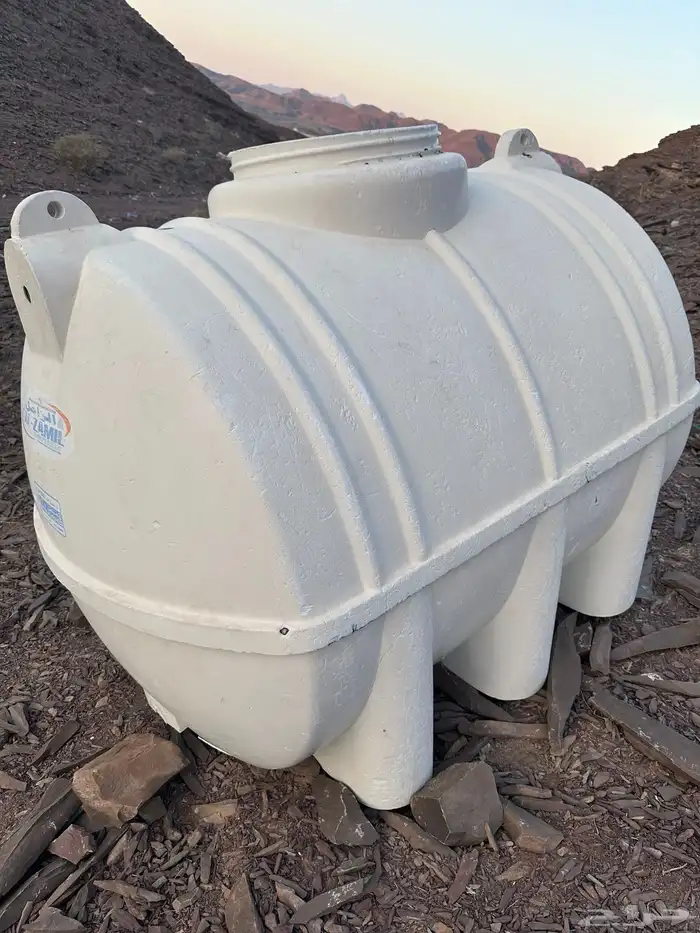 ثلاث خزانات فيبر خربانة للبيع الموقع وادي الفرع 0