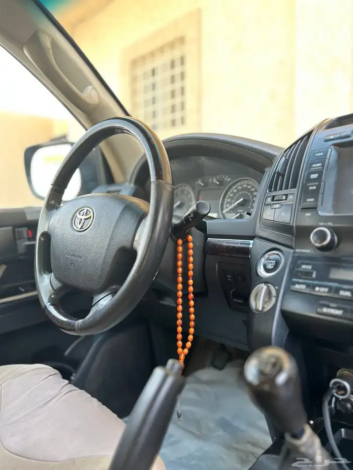 لاندكروزر فل كامل 2010 8