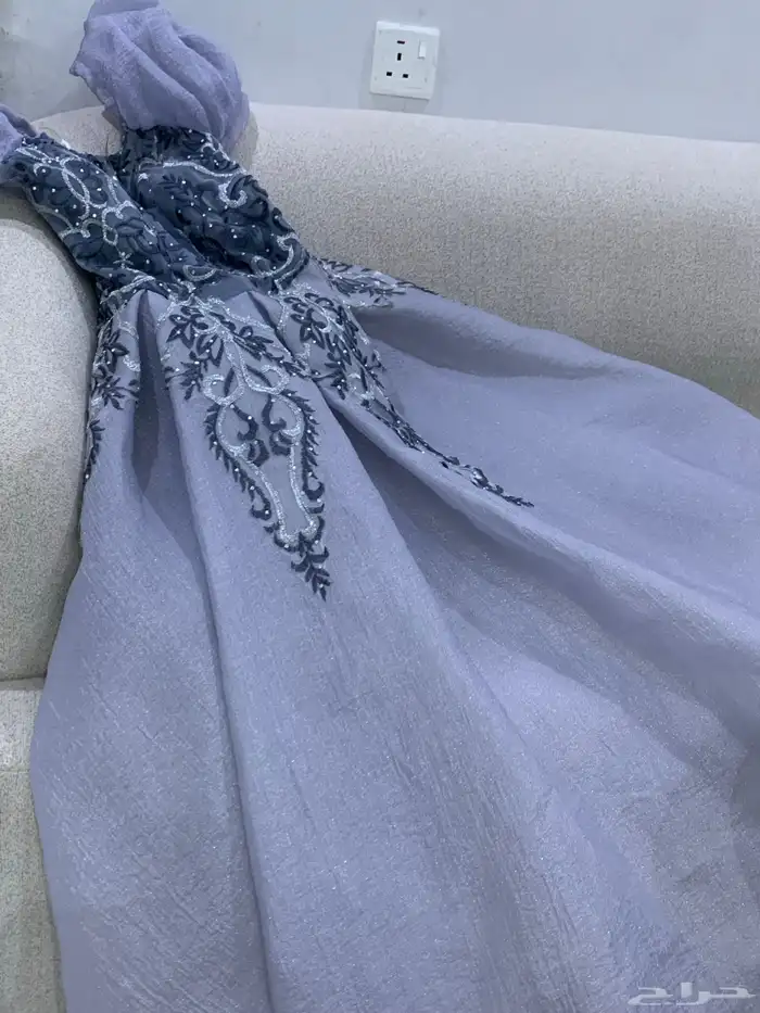 فستان للبيع انلبس مره وحده 7