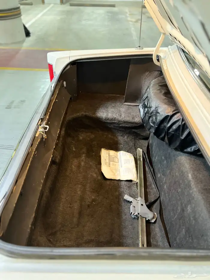 لينكون تاون كار 1983 مخزن كلاسيك سعودي وكالة ( تم البيع ) . 59