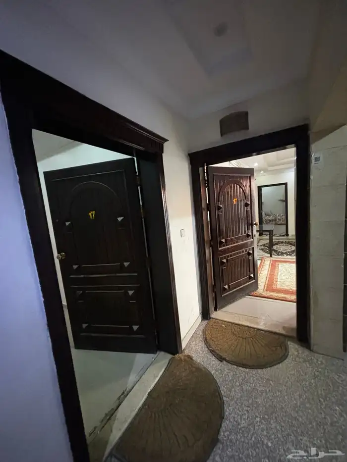 شقة روف 5 غرف موثثة مع سطح مستقل 0