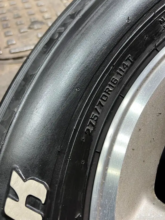 جنوط   رفرف مع كفرات دنلوب مقاس 275 70 16 تاريخ 21 6