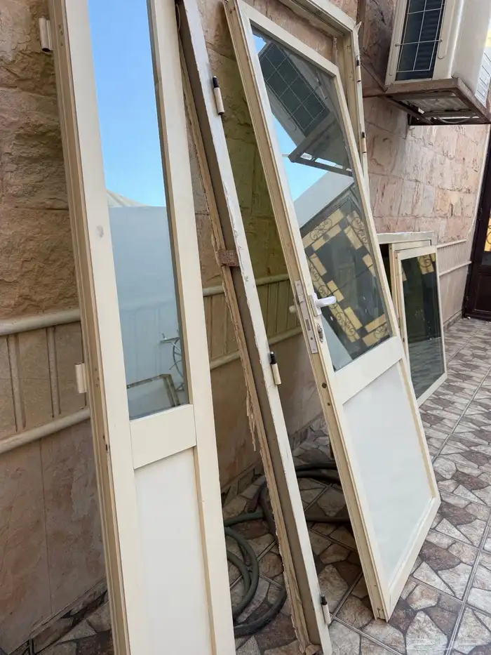 للبيع باب وشباك ألمنيوم بالخرج 0