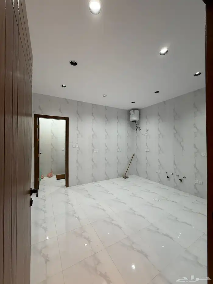 للبيع دور ارضى بحوش بمداخل مستقله ب 550 الف شمال الخميس 10