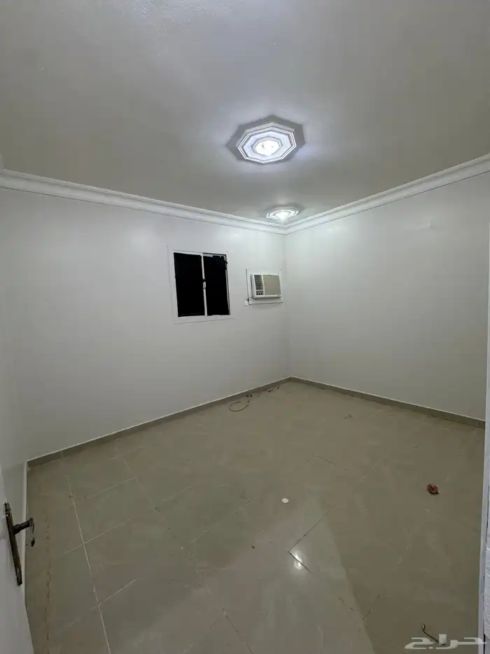 شقه عزاب غرفتين وحمام ومطبخ ( طويق ) 2