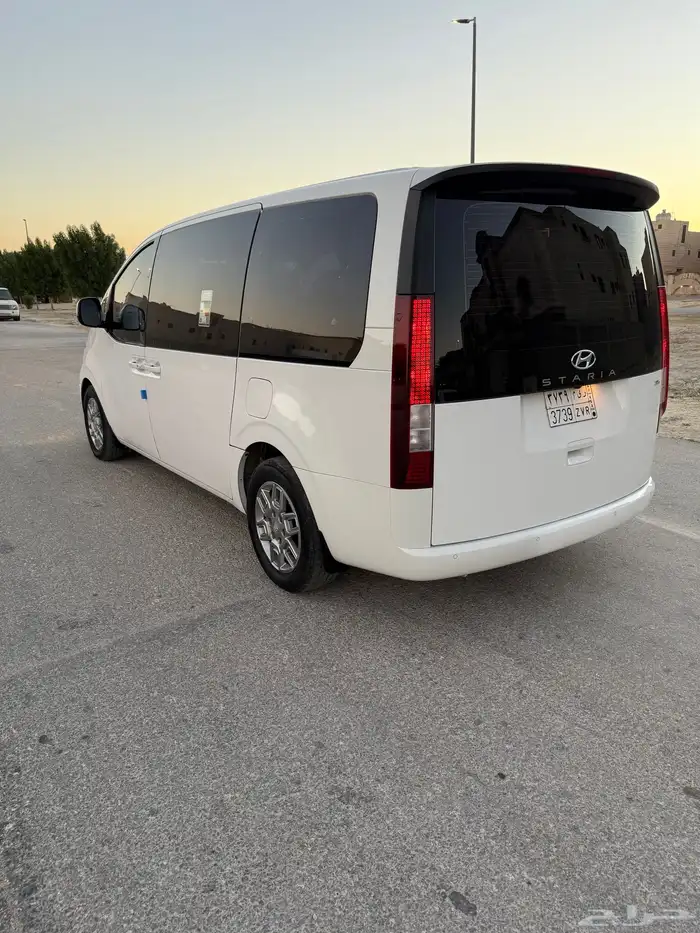 هيونداي ستاريا 3