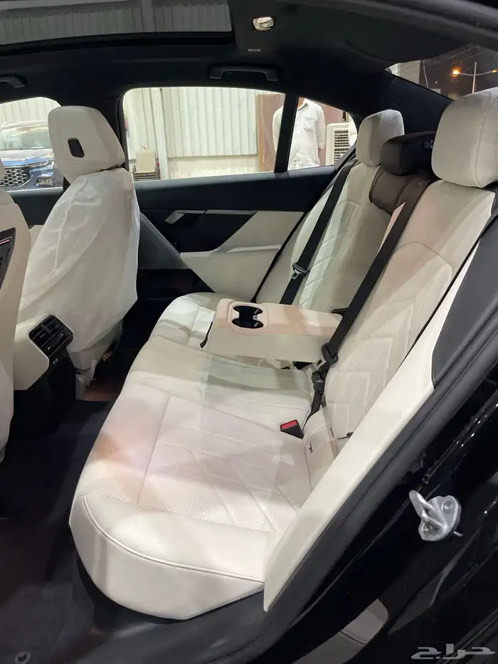 بي ام 520i Luxury اسود-اوف وايت 26 كاش اقساط 9