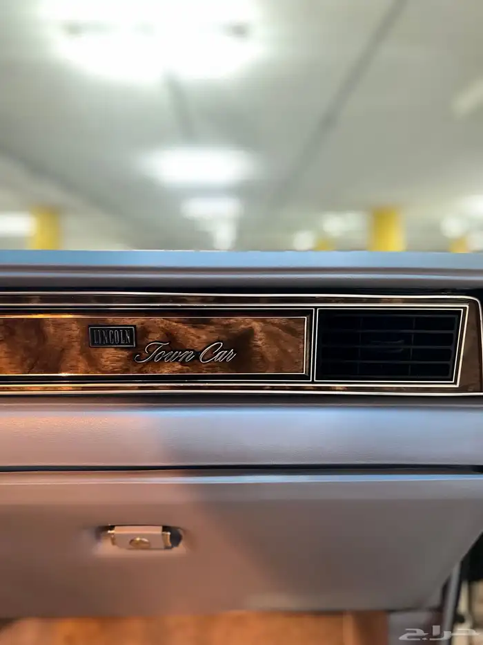 لينكون تاون كار 1983 مخزن كلاسيك سعودي وكالة ( تم البيع ) . 48