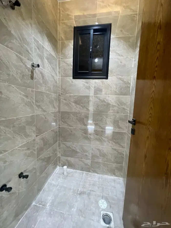 للبيع شقق علويه تمليك بسطح ومصعد 550 الف شرق الخميس 11