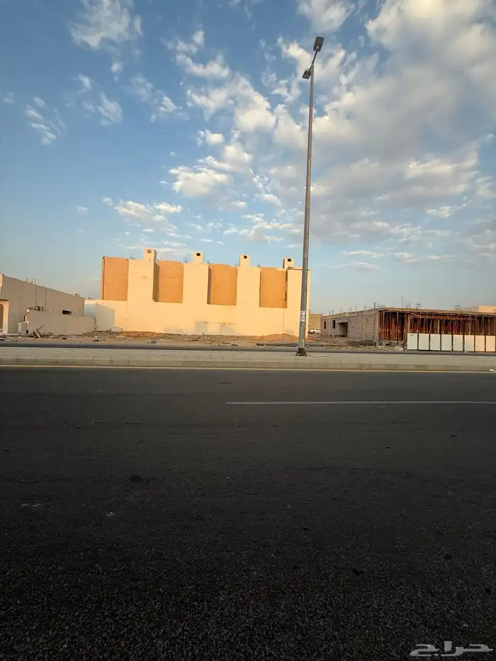 للبيع ارض تجارية في مخطط النبلاء م500 شارع 30م 15