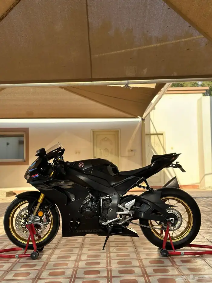 HONDA CBR 1000 RR-R 2023 4